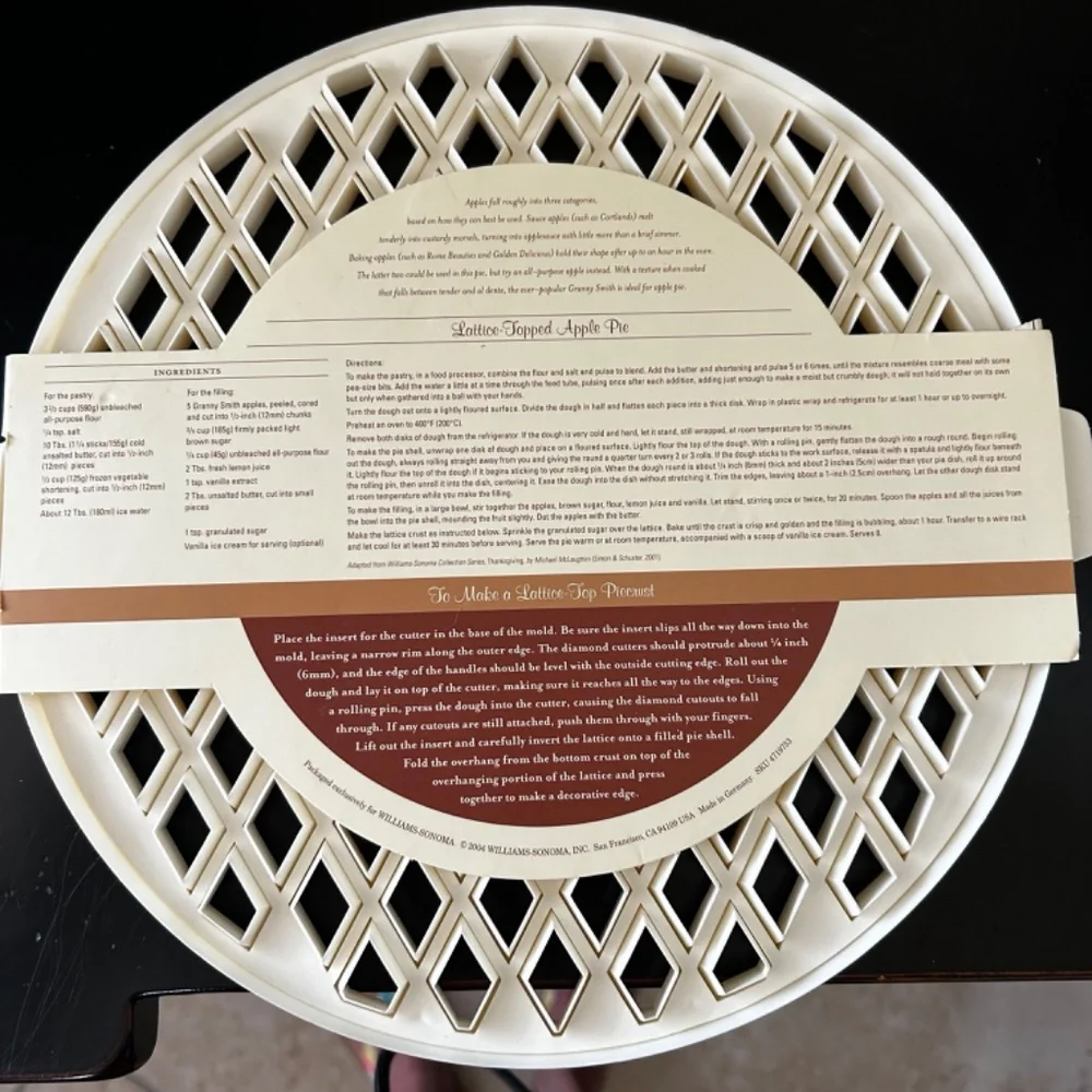 New Williams- Sonoma Lattice 12 inch Pie Crust Cutter. NWT